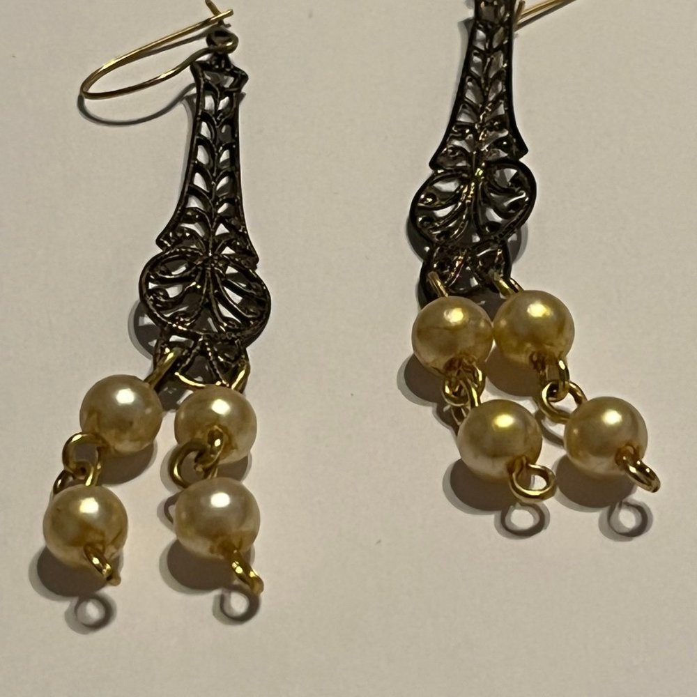 Vintage Dangle Gold Tone Chandelier w Faux Pearls Pierced Earrings